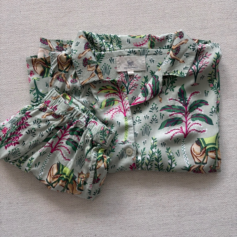 Printfresh Camels Courtyard Pajama Set – Avocado (Size Small)